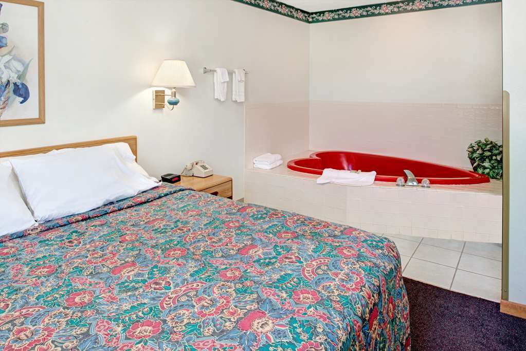 Rodeway Inn Red Oak Habitación foto